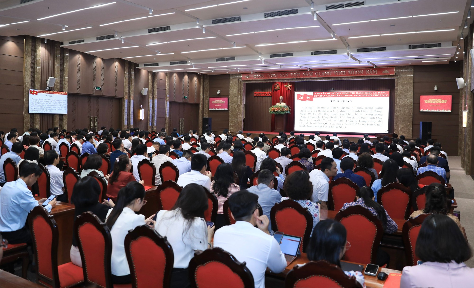 Các đại biểu dự tại điểm cầu Thành ủy Hà Nội. Ảnh: Quang Thái