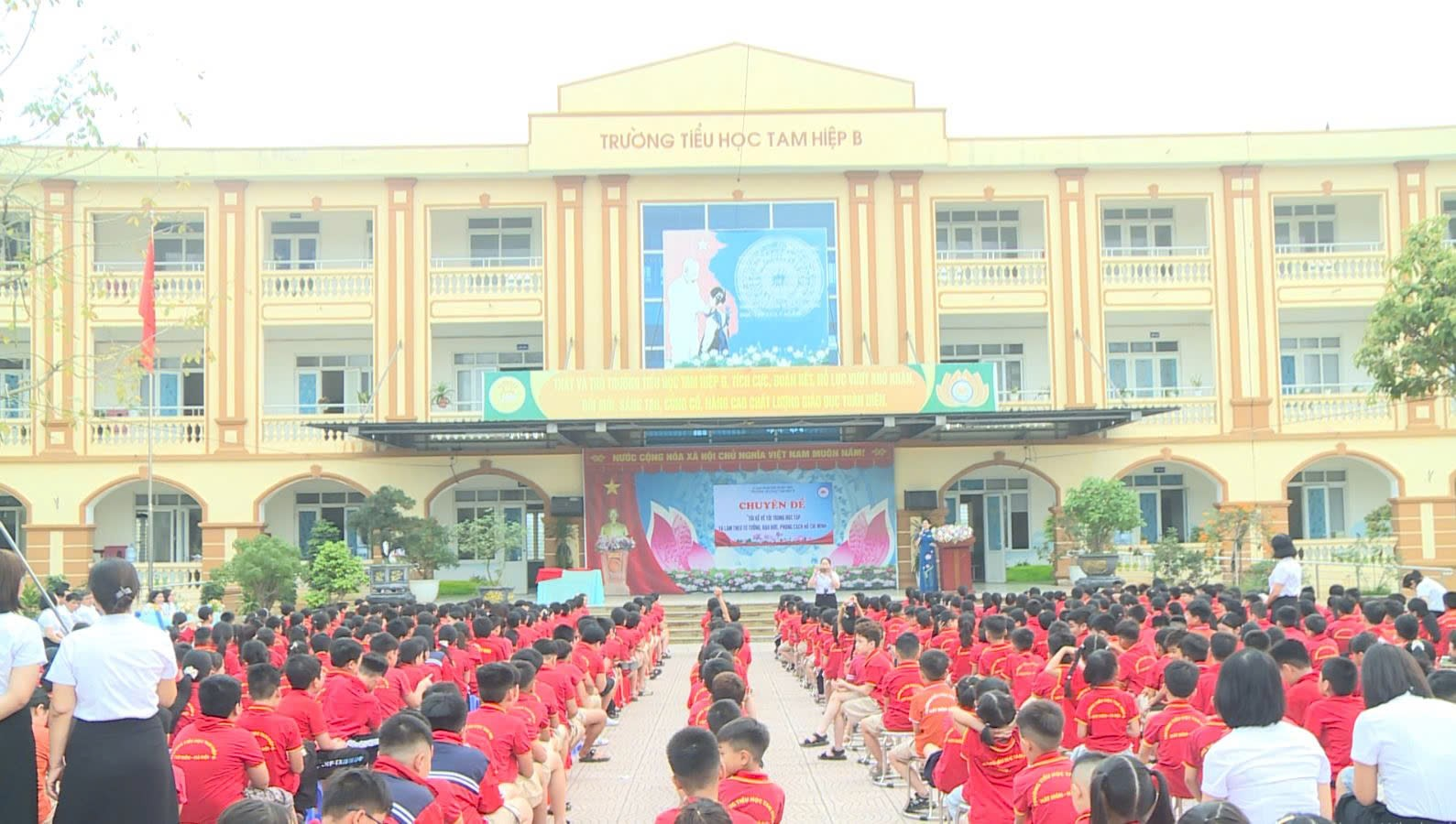 Chào cờ đầu tuần, kể chuyện "Tôi kể về tôi trong học tập và làm theo tư tưởng, đạo đức, phong cách Hồ Chí Minh"- Ảnh 8.