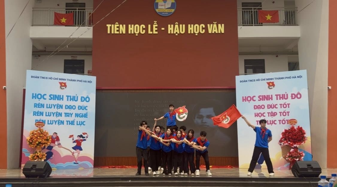 Có thể là hình ảnh về văn bản cho biết 'ាធ TIÊN Hoc LỄ HẬU Hoc VĂN ĐOÀN TNCS 0C CHÍ MINH THÀNH №0ι HOC SINH THỦ ĐÔ RÉN LUYỆN ĐAO ĐỨC RÊN LUYỆN TRY NGHỀ piy LUYỆN THỂ THELUC LỤC Ha HÀ NỘI ĐOÀN NCS 0 C CH MINet THÀNH PHό HỌC SINH τΗύ ĐÔ ĐẠO ĐÚC TỐT Hoc TẬP TỐT T LỰC TỐT'