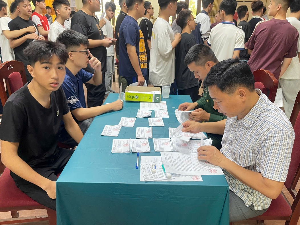 Quảng Oai chủ động tạo nguồn, xây dựng lực lượng vũ trang vững chắc- Ảnh 1.