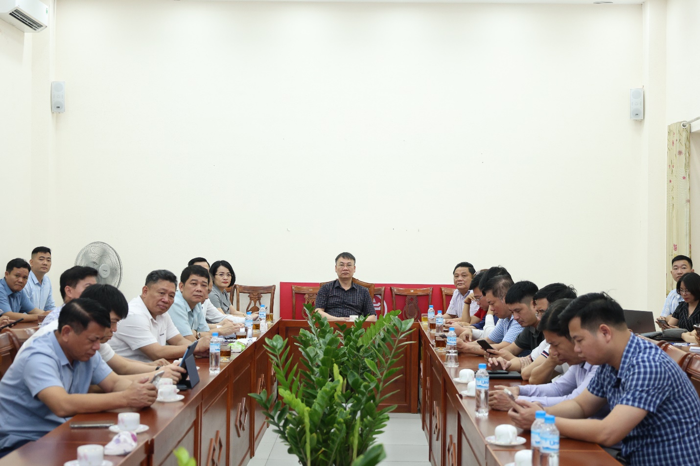 Xã Mê Linh tiếp sóng Hội nghị nghiên cứu, học tập, quán triệt Nghị quyết Hội nghị lần thứ hai Ban Chấp hành Trung ương Đảng khóa XIV- Ảnh 2.