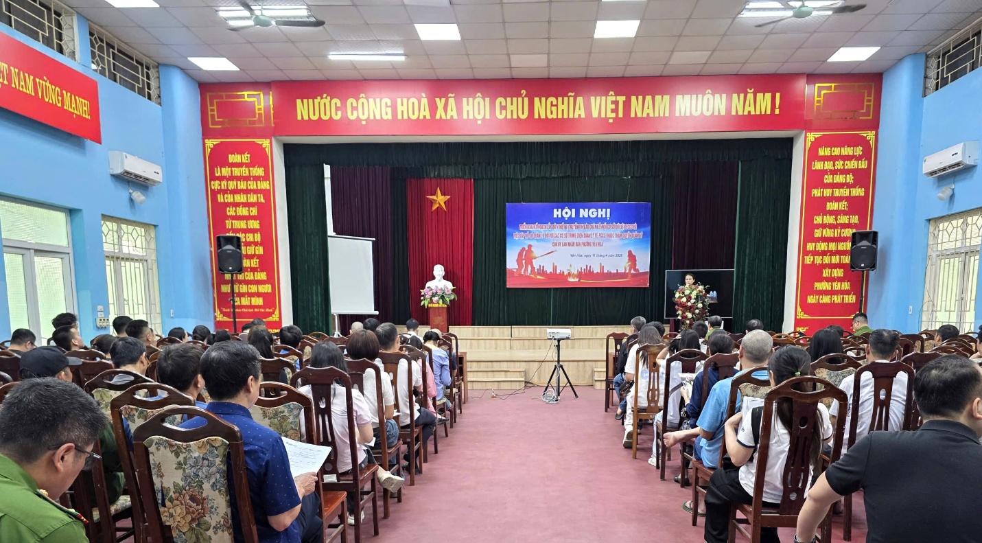 Phường Yên Hòa tổ chức tuyên truyền, vận động lắp đặt thiết bị truyền tin báo cháy đối với 941 cơ sở kinh doanh dịch vụ trên địa bàn- Ảnh 1.