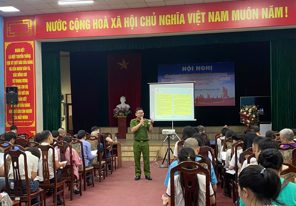 Phường Yên Hòa tổ chức tuyên truyền, vận động lắp đặt thiết bị truyền tin báo cháy đối với 941 cơ sở kinh doanh dịch vụ trên địa bàn- Ảnh 2.