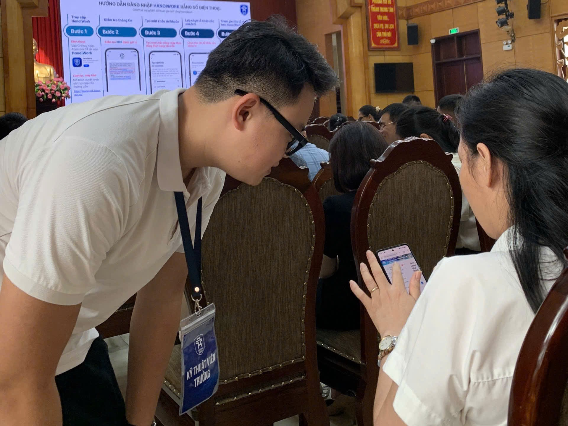 Phường Tây Hồ triển khai, hướng dẫn sử dụng ứng dụng HanoiWork- Ảnh 2.