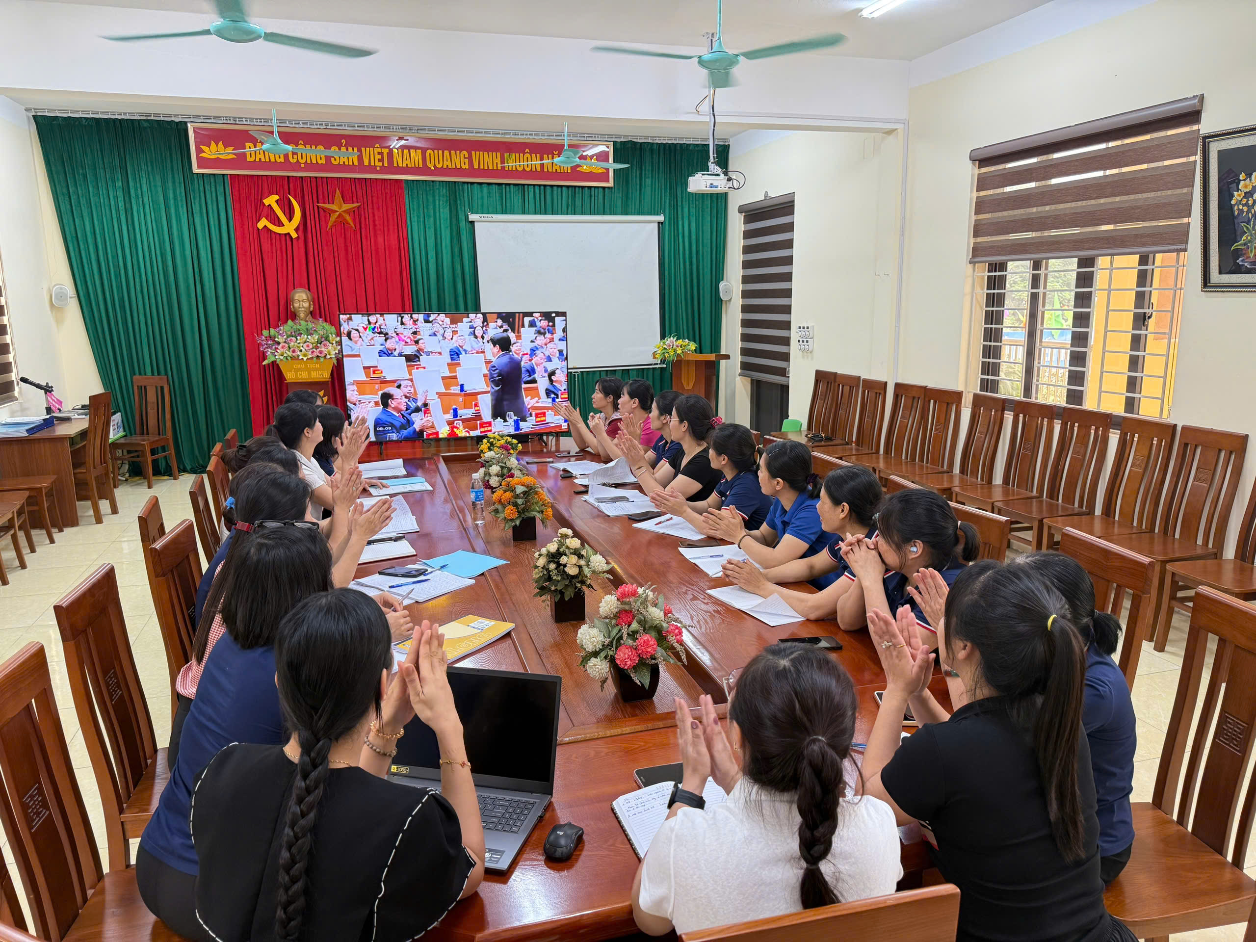 Một số hình ảnh xã Quảng Bị tiếp sóng Hội nghị toàn quốc nghiên cứu, học tập, quán triệt và triển khai thực hiện Nghị quyết Hội nghị lần thứ hai Ban Chấp hành Trung ương Đảng khóa XIV- Ảnh 8.