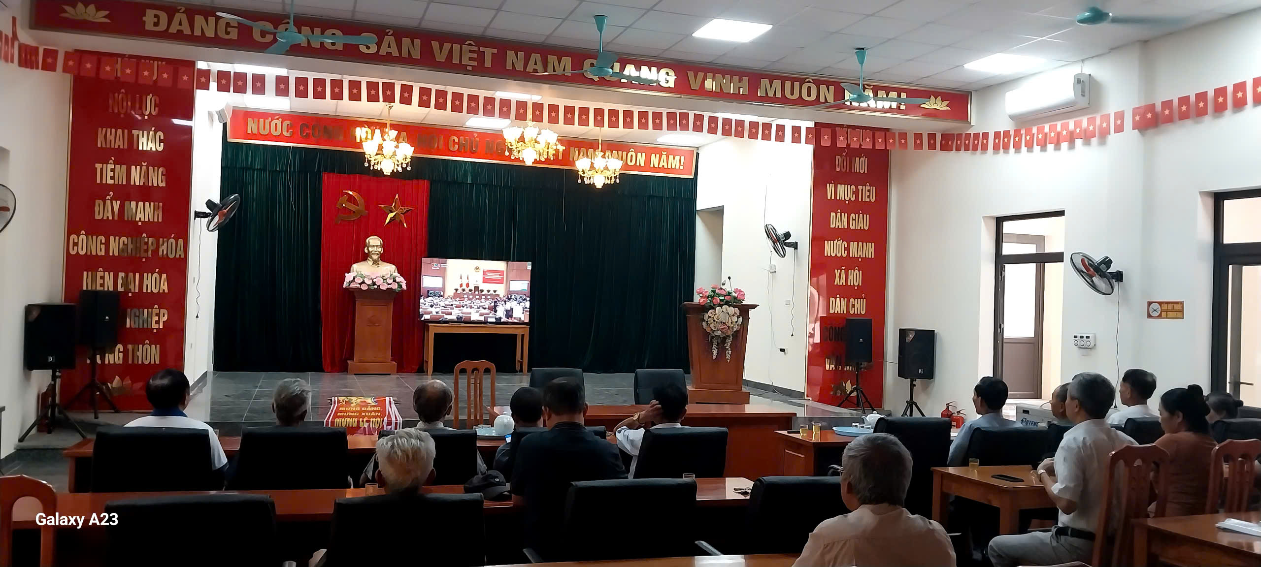 Một số hình ảnh xã Quảng Bị tiếp sóng Hội nghị toàn quốc nghiên cứu, học tập, quán triệt và triển khai thực hiện Nghị quyết Hội nghị lần thứ hai Ban Chấp hành Trung ương Đảng khóa XIV- Ảnh 10.