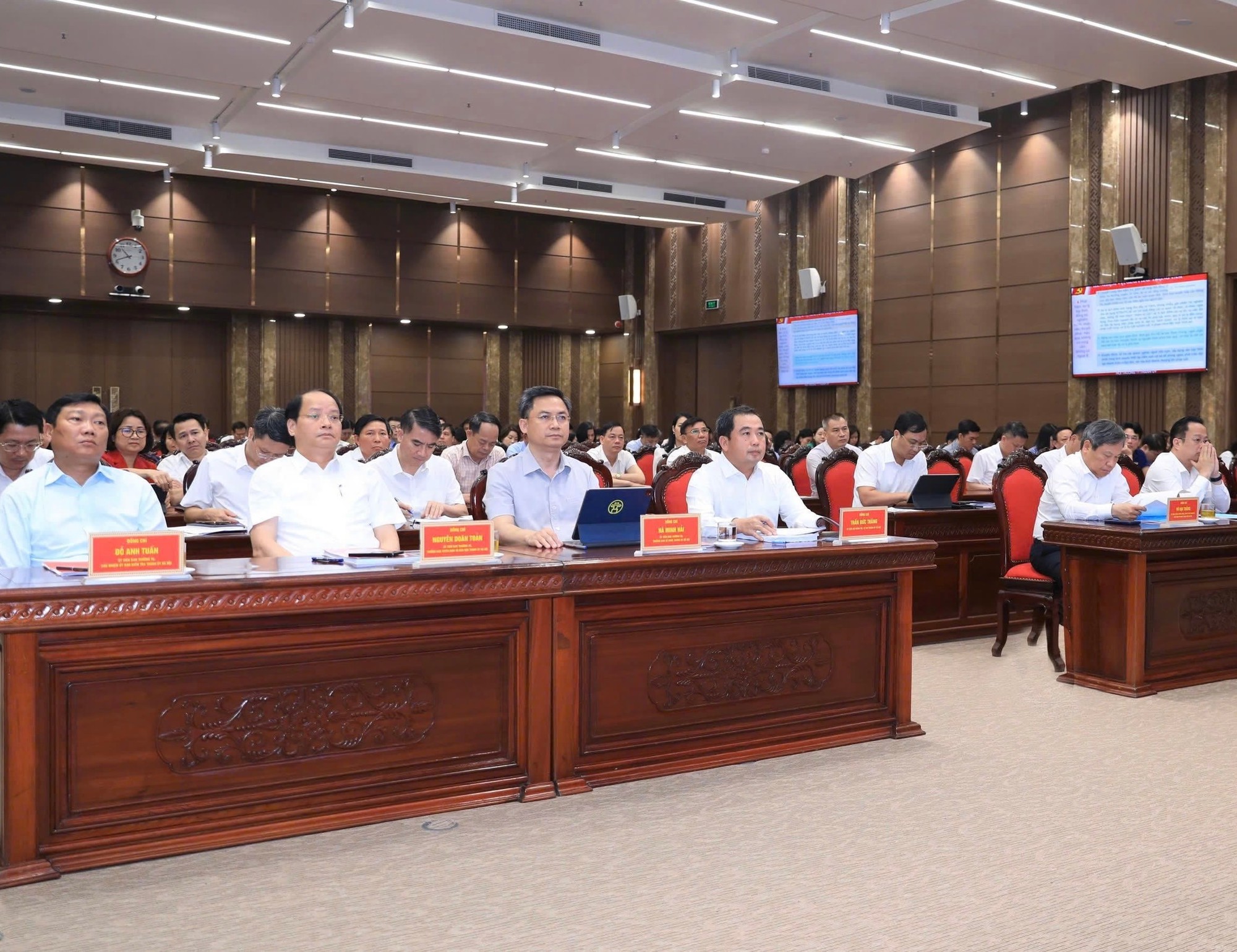 Hà Nội triển khai ngay Chương trình hành động thực hiện Nghị quyết Trung ương 2 (khóa XIV) tới cán bộ, đảng viên- Ảnh 2.