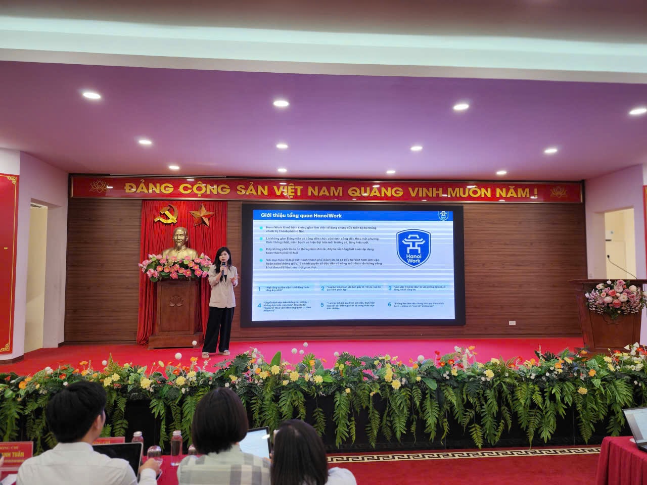 Phường Phúc Lợi tập huấn nền tảng làm việc số Hanoiwork.- Ảnh 2.