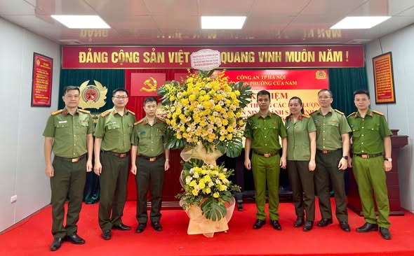 CÔNG AN PHƯỜNG CỬA NAM KỶ NIỆM 80 NĂM TRUYỀN THỐNG CÁC LỰC LƯỢNG – TIẾP NỐI NIỀM TỰ HÀO, VỮNG BƯỚC TƯƠNG LAI- Ảnh 2.