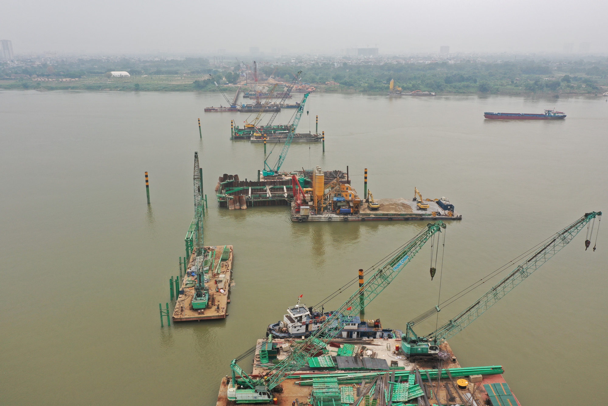 Chủ tịch Hà Nội Vũ Đại Thắng kiểm tra tiến độ hai dự án đầu tư xây dựng cầu Tứ Liên và cầu Trần Hưng Đạo- Ảnh 6.