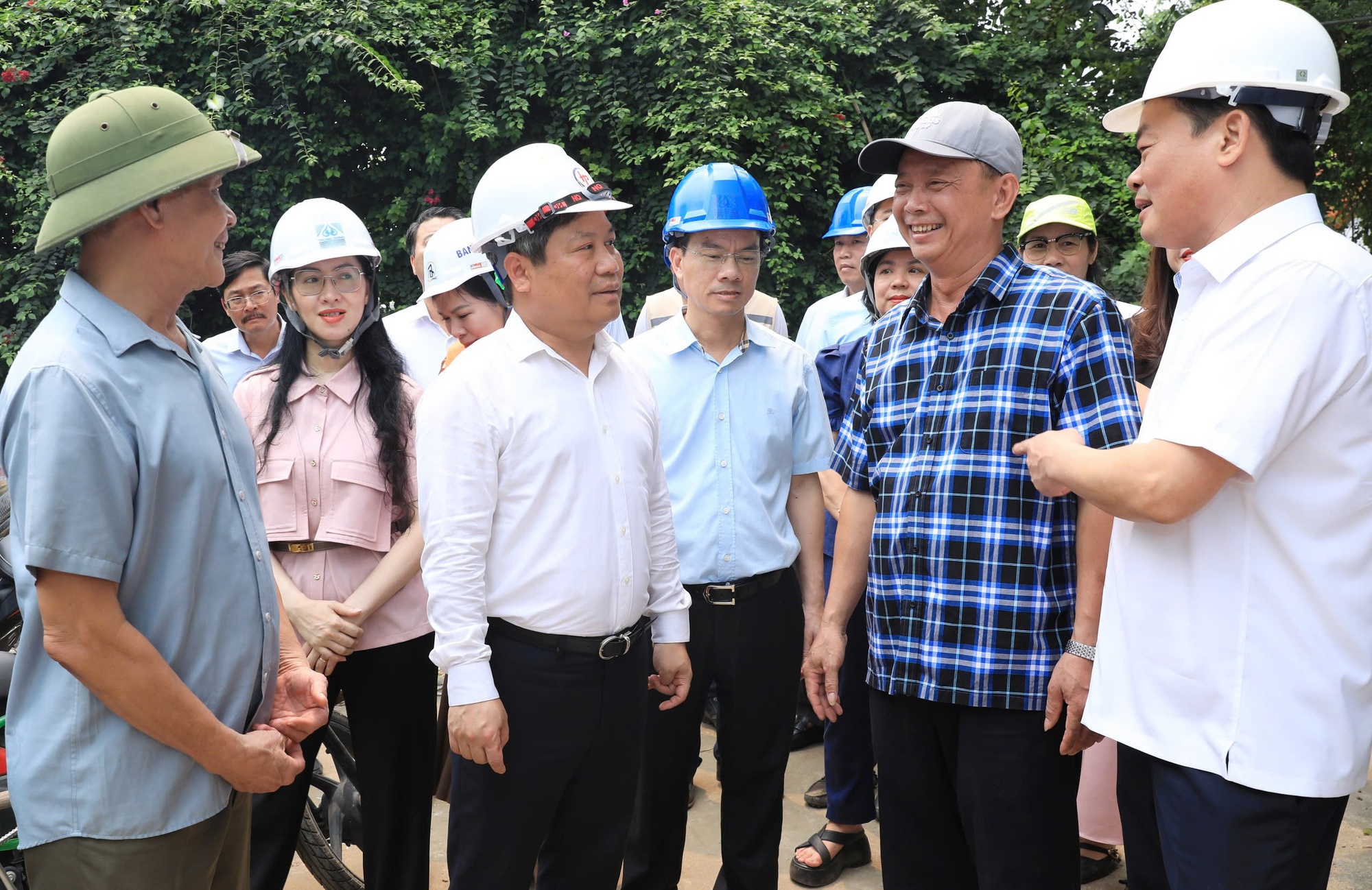 Chủ tịch Hà Nội Vũ Đại Thắng kiểm tra tiến độ hai dự án đầu tư xây dựng cầu Tứ Liên và cầu Trần Hưng Đạo- Ảnh 5.