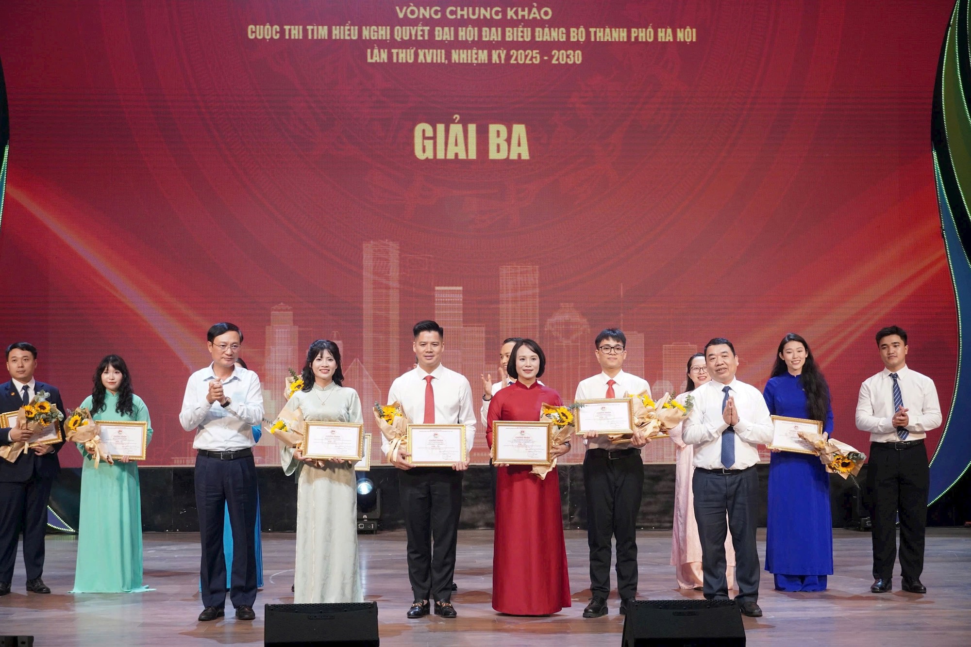 Lan tỏa mạnh mẽ tinh thần học tập, nghiên cứu, đưa Nghị quyết Đại hội XVIII vào cuộc sống- Ảnh 8.