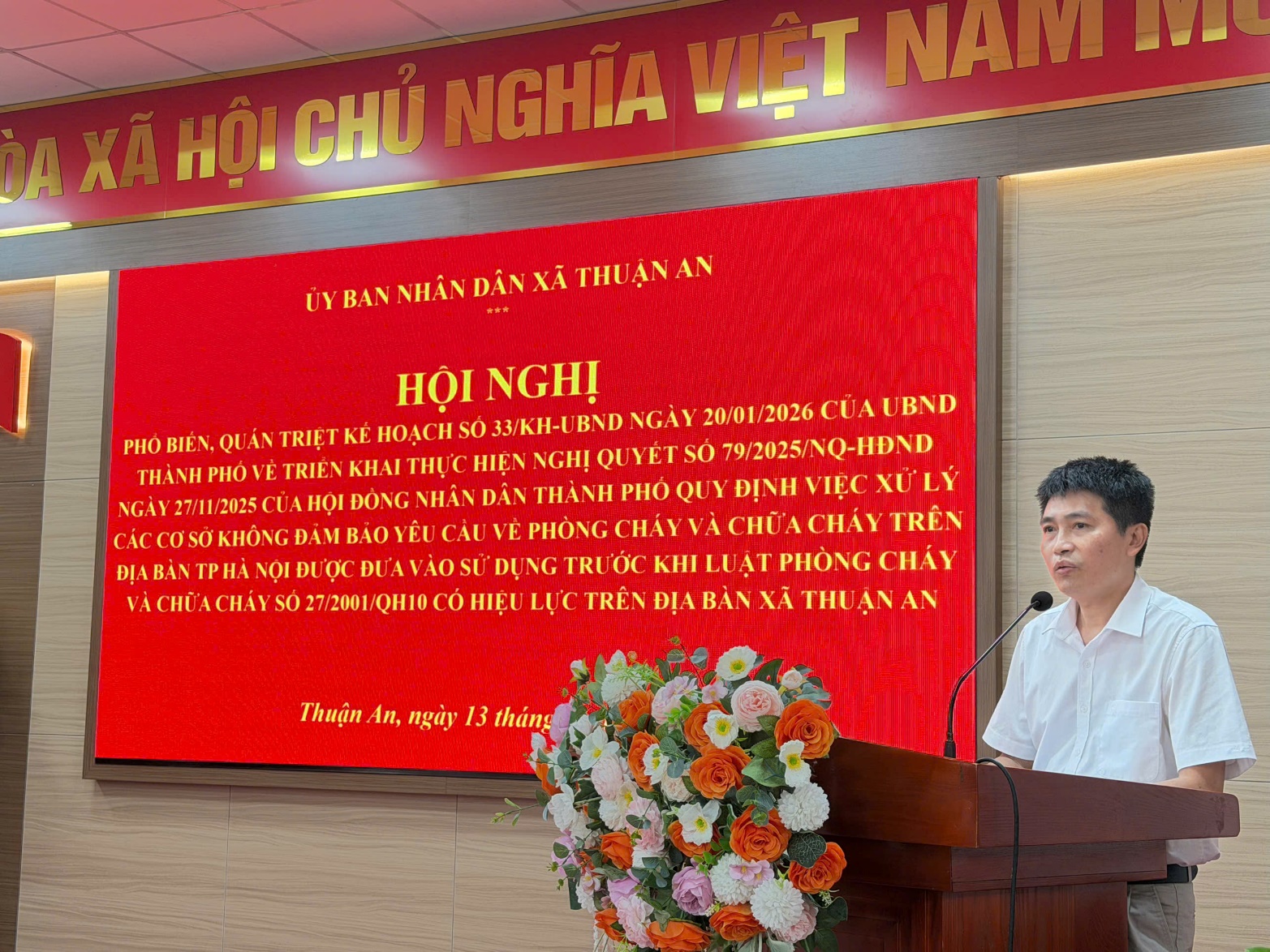 A person standing at a podium  AI-generated content may be incorrect.