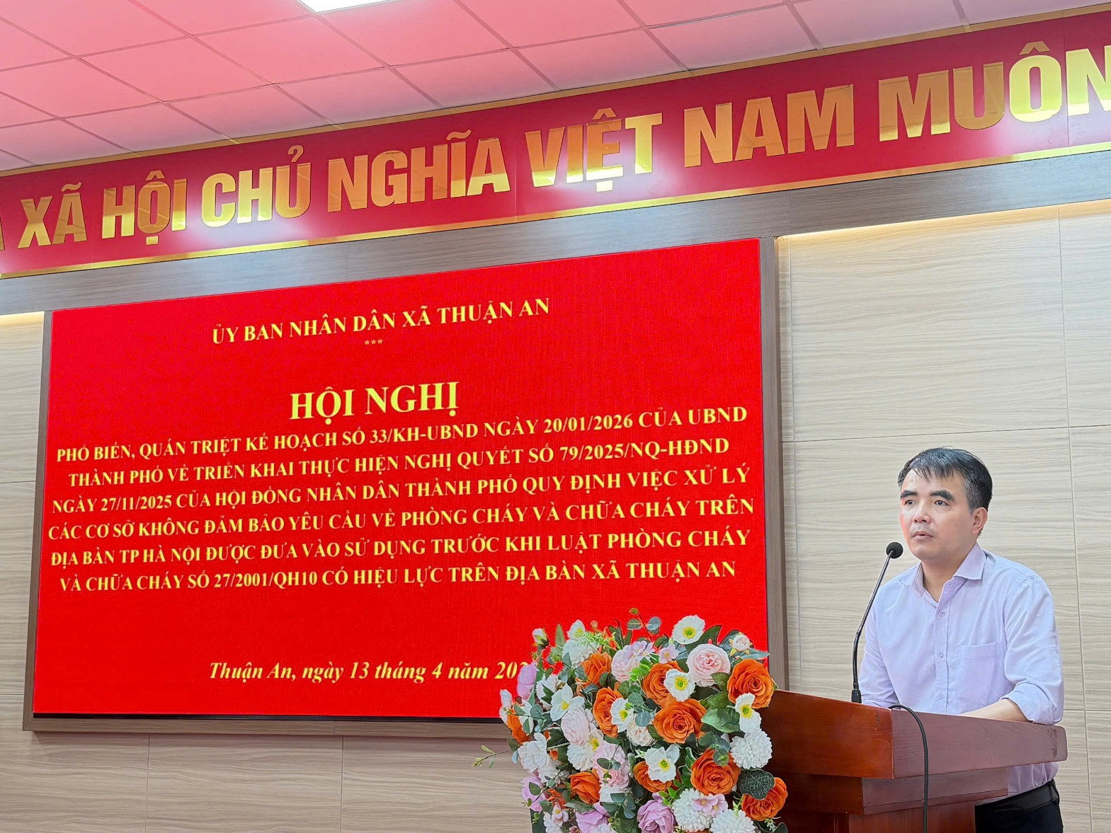 A person standing at a podium  AI-generated content may be incorrect.