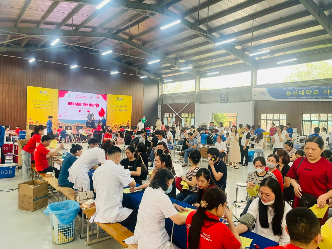 Hiến giọt máu đào - Trao đời sự sống- Ảnh 1.