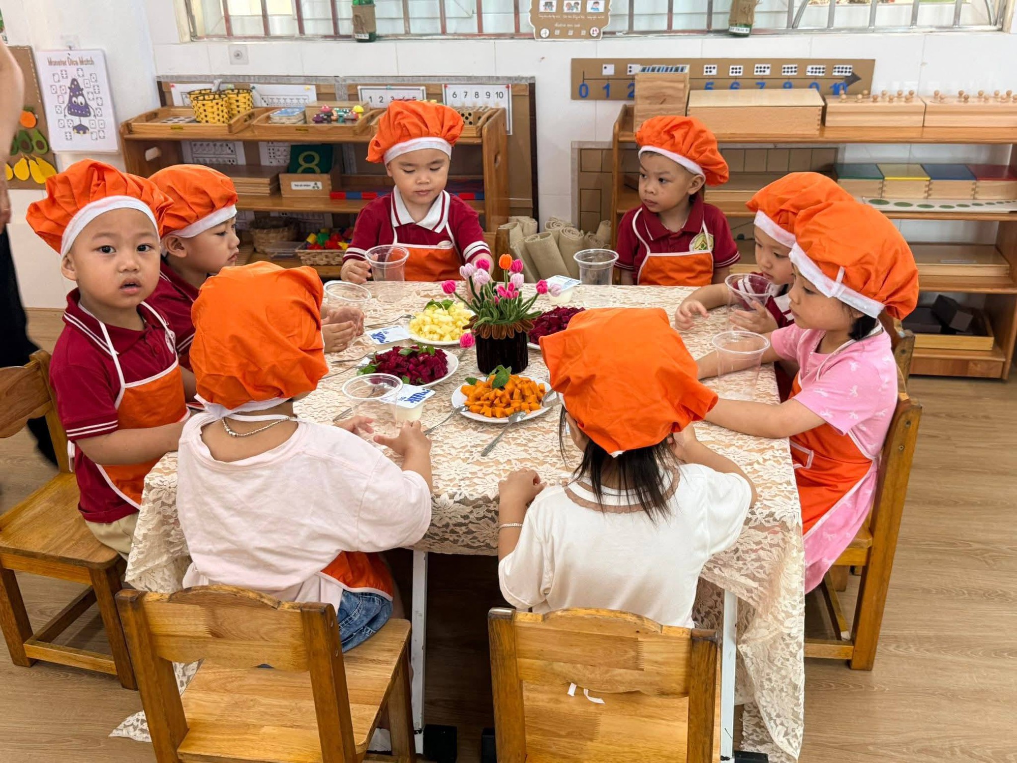 Có thể là hình ảnh về trẻ em