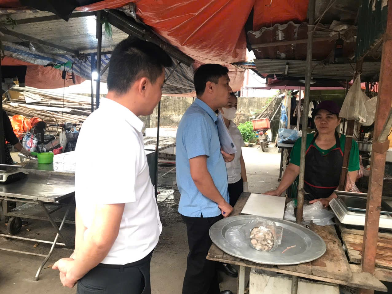 Xã Ô Diên tăng cường kiểm tra, quản lý hoạt động giết mổ gia súc, gia cầm năm 2026- Ảnh 3.