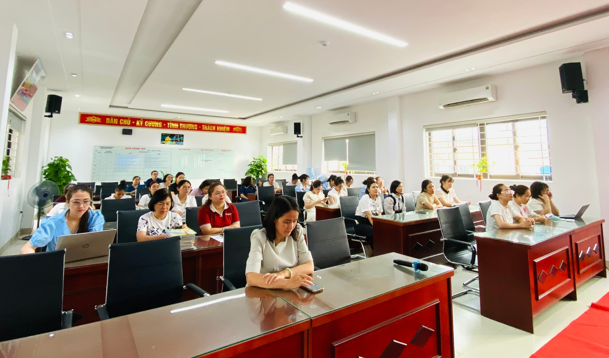 SÔI NỔI PHÁT ĐỘNG CUỘC THI CHÍNH LUẬN“BẢO VỆ NỀN TẢNG TƯ TƯỞNG CỦA ĐẢNG” LẦN THỨ 6, NĂM 2026- Ảnh 2.