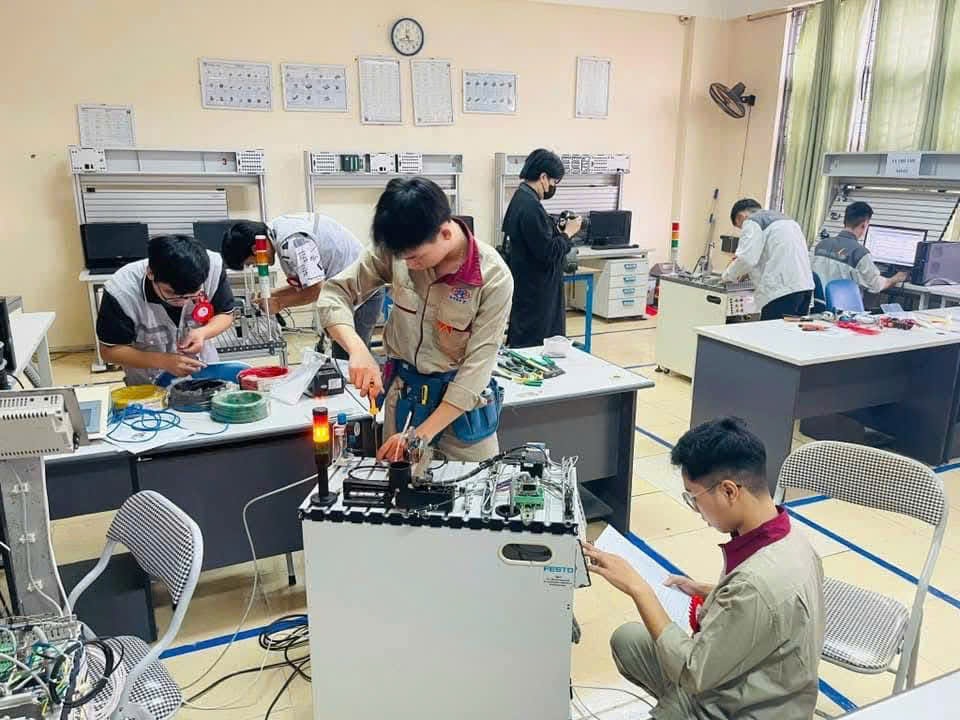 Hà Nội dự kiến hỗ trợ đến 50% học phí học nghề:Cú hích thay đổi nhận thức và cấu trúc nhân lực- Ảnh 1.