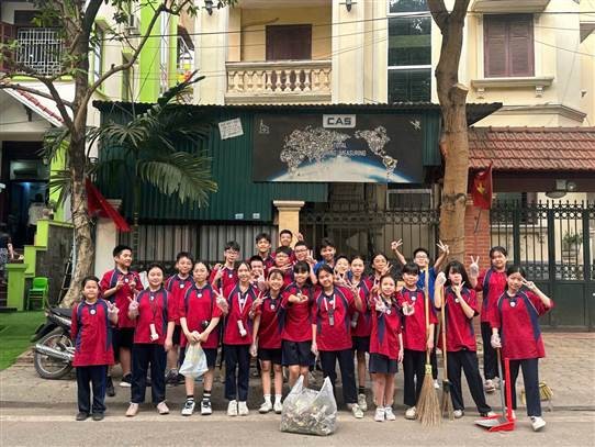 HÀNH TRÌNH 1 KM XANH – BÀI HỌC SỐNG ĐỘNG
VỀ TRÁCH NHIỆM VỚI MÔI  TRƯỜNG  TẠI TRƯỜNG THCS NGUYỄN DU- Ảnh 6.