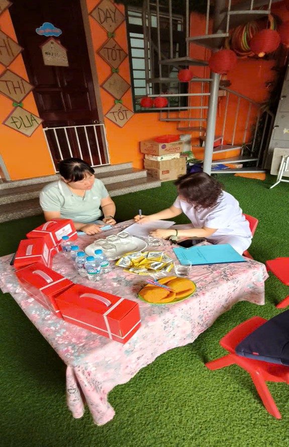 Trạm Y tế phường Hoàng Liệt tổ chức đợt cao điểm “Vệ sinh môi trường, khử khuẩn chủ động phòng, chống bệnh tay chân miệng”- Ảnh 1.