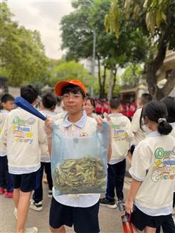 HÀNH TRÌNH 1 KM XANH – BÀI HỌC SỐNG ĐỘNG
VỀ TRÁCH NHIỆM VỚI MÔI  TRƯỜNG  TẠI TRƯỜNG THCS NGUYỄN DU- Ảnh 11.