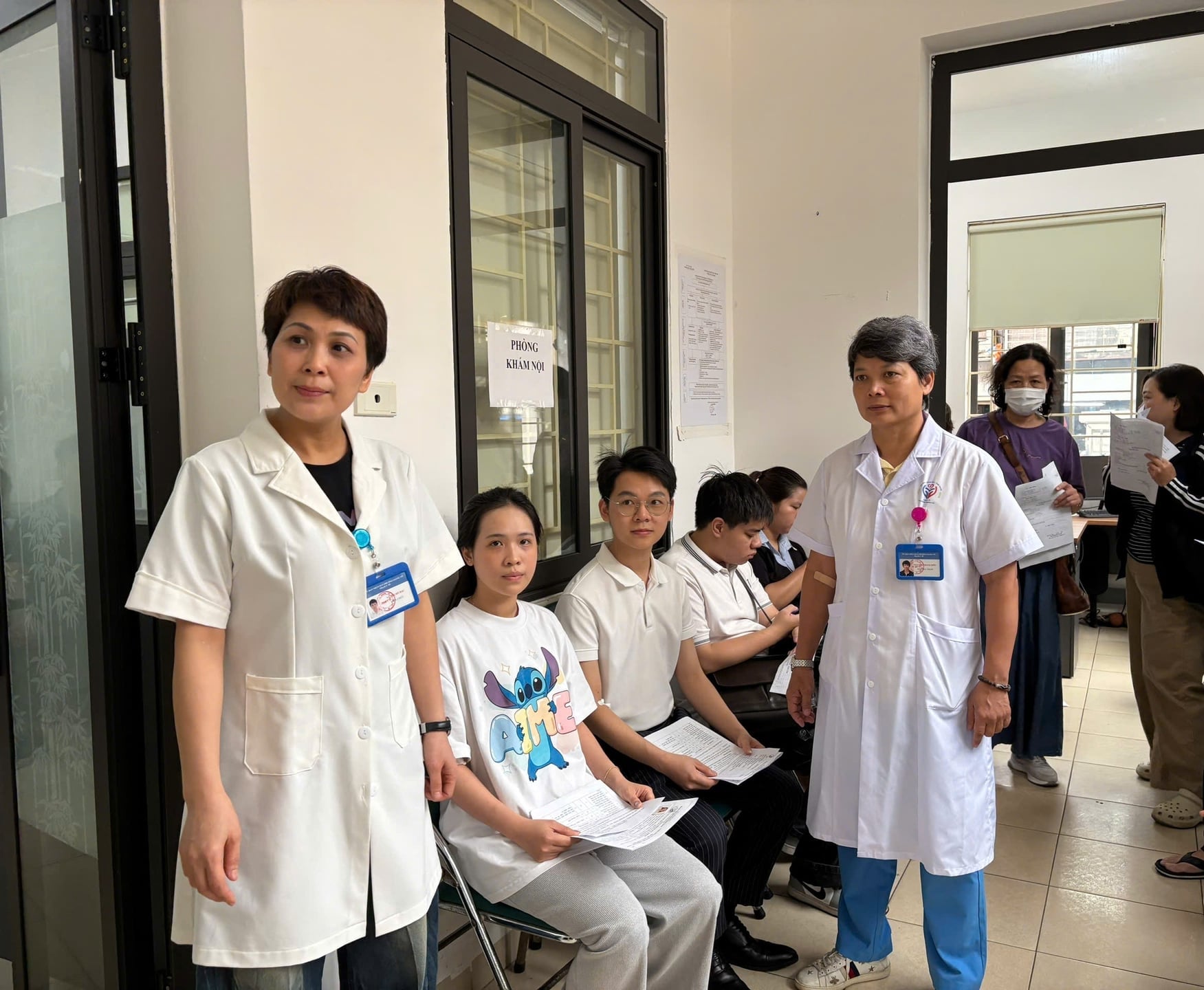 Giảng Võ tiên phong kéo dài chiến dịch khám bệnh '0 đồng'- Ảnh 2.