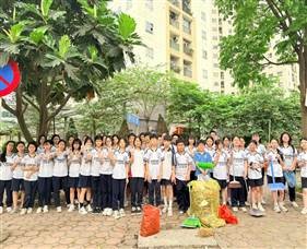 HÀNH TRÌNH 1 KM XANH – BÀI HỌC SỐNG ĐỘNG
VỀ TRÁCH NHIỆM VỚI MÔI  TRƯỜNG  TẠI TRƯỜNG THCS NGUYỄN DU- Ảnh 13.