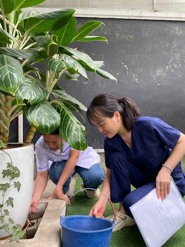 Trạm Y tế phường Hoàng Liệt tổ chức đợt cao điểm “Vệ sinh môi trường, khử khuẩn chủ động phòng, chống bệnh tay chân miệng”- Ảnh 5.