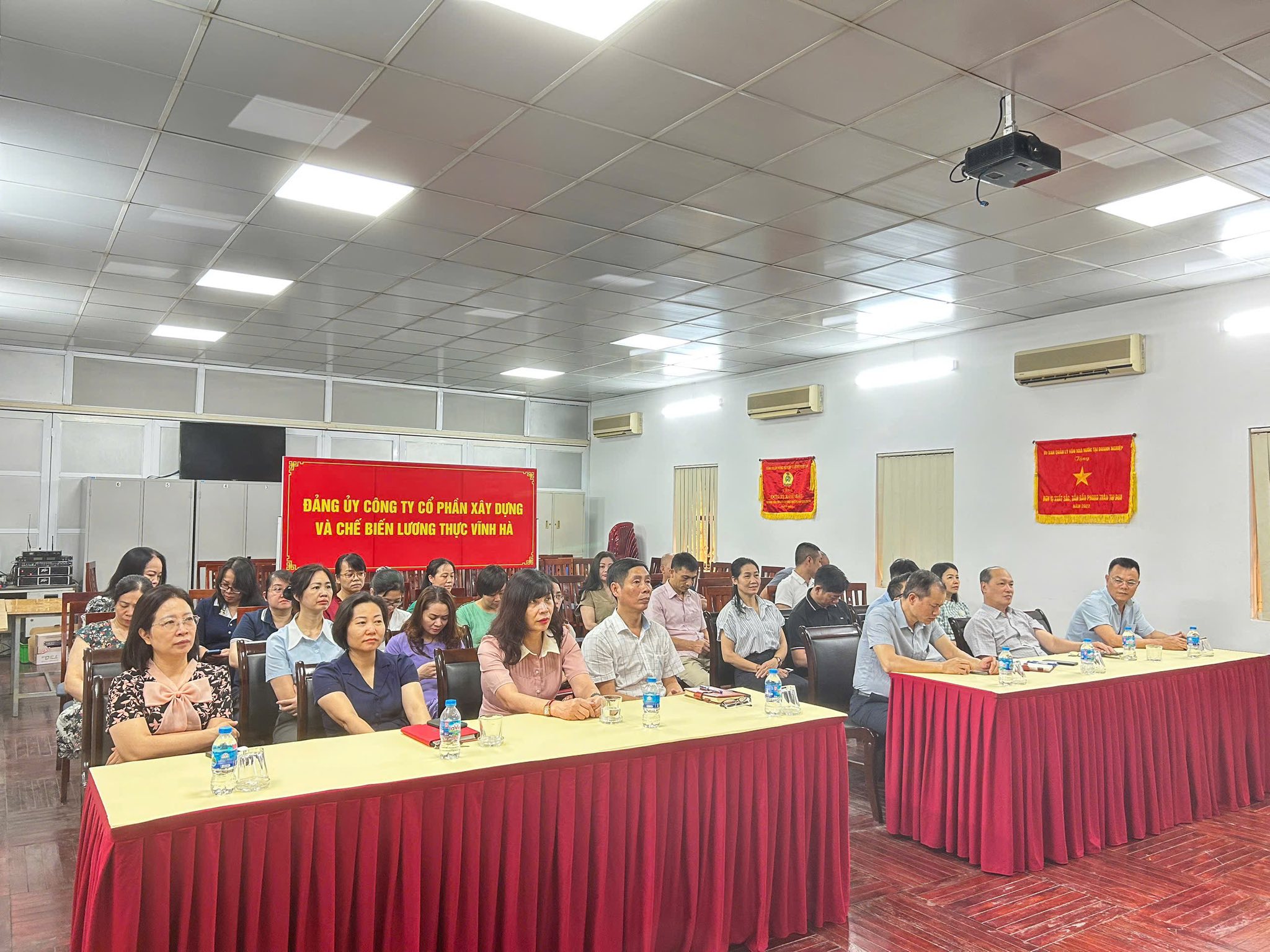 TỔ CHỨC TIẾP SÓNG HỘI NGHỊ TRỰC TUYẾN TOÀN QUỐC QUÁN TRIỆT NGHỊ QUYẾT HỘI NGHỊ TRUNG ƯƠNG LẦN THỨ HAI, KHÓA XIV- Ảnh 3.