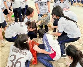 HÀNH TRÌNH 1 KM XANH – BÀI HỌC SỐNG ĐỘNG
VỀ TRÁCH NHIỆM VỚI MÔI  TRƯỜNG  TẠI TRƯỜNG THCS NGUYỄN DU- Ảnh 14.