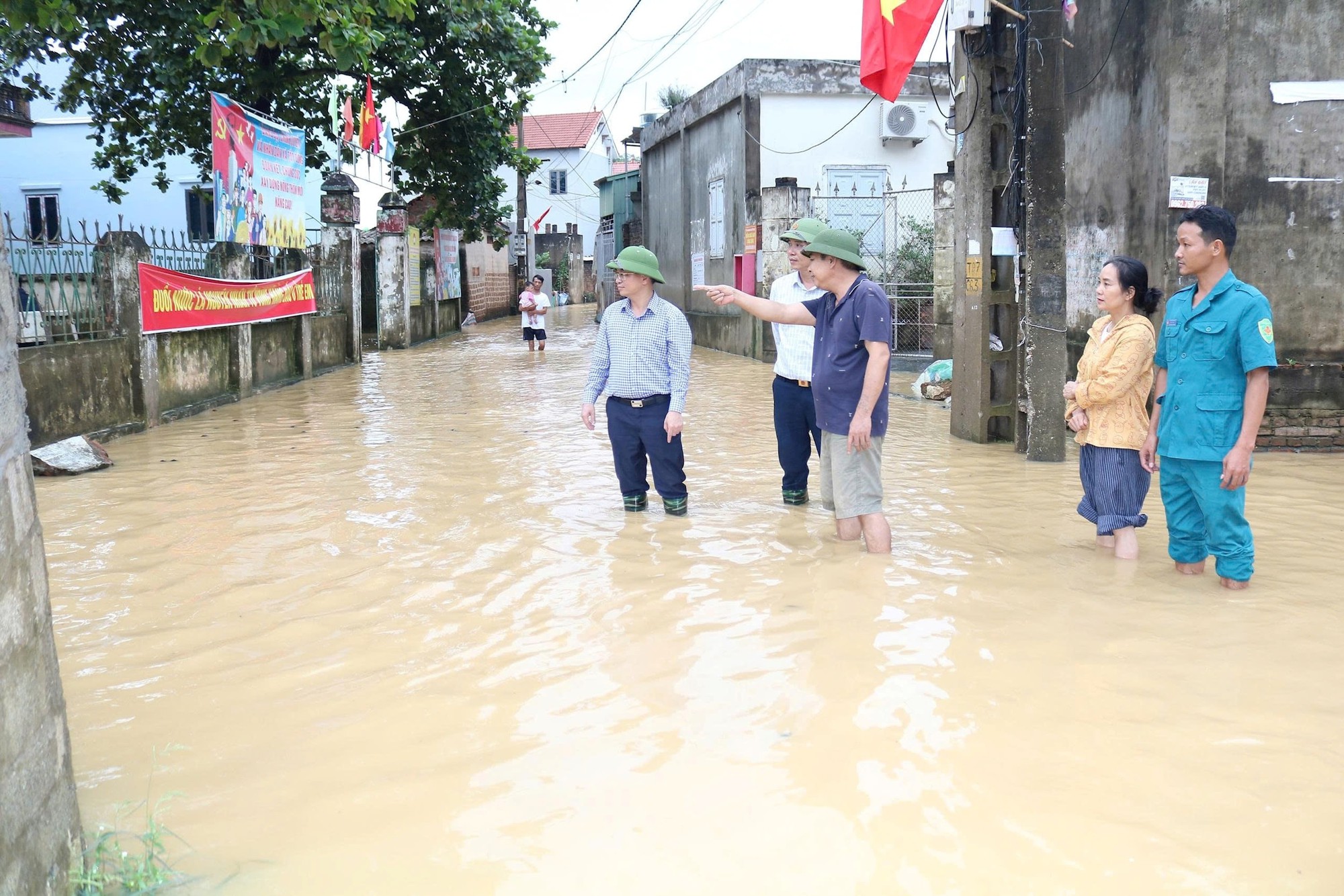Gỡ “điểm nghẽn” hạ tầng để giảm nỗi lo mùa lũ- Ảnh 5.