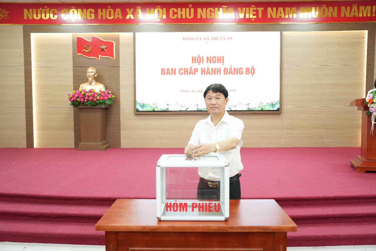 A person standing in front of a podium  AI-generated content may be incorrect.