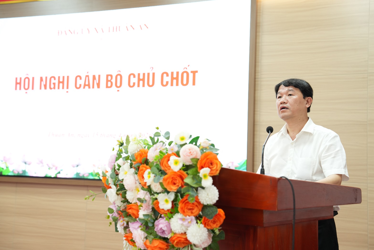 A person standing at a podium with a large bouquet of flowers  AI-generated content may be incorrect.