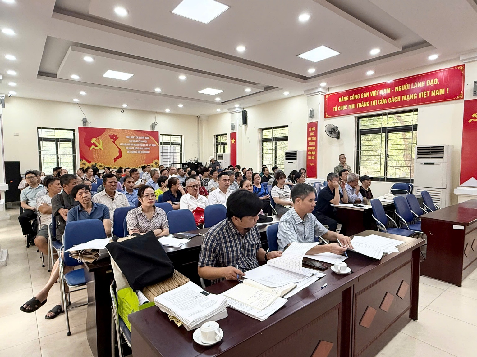 Phường Khương Đình tổ chức Hội nghị đối thoại về dự thảo phương án bồi thường, hỗ trợ, tái định cư dự án đường Vành đai 2,5- Ảnh 3.