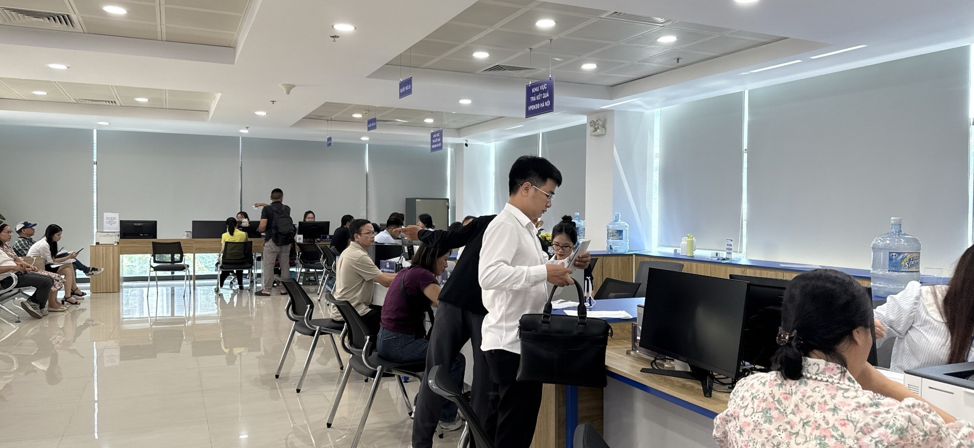 Hà Nội đẩy mạnh rà soát, đơn giản hóa thủ tục hành chính nội bộ: Hướng tới nền hành chính tinh gọn, hiệu quả- Ảnh 1.