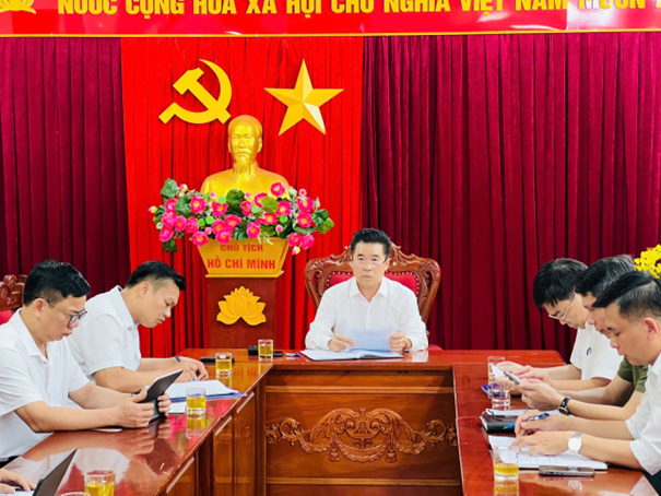 Chiều ngày 15/4/2026 Uỷ ban nhân dân xã Hát Môn tổ chức hội nghị nghe Báo cáo quy hoạch thành phố tầm nhìn 100 năm gắn với xã NTM; trình chiếu xin ý kiến phương án thiết kế các dự án thực hiện chuẩn bị đầu tư.- Ảnh 1.