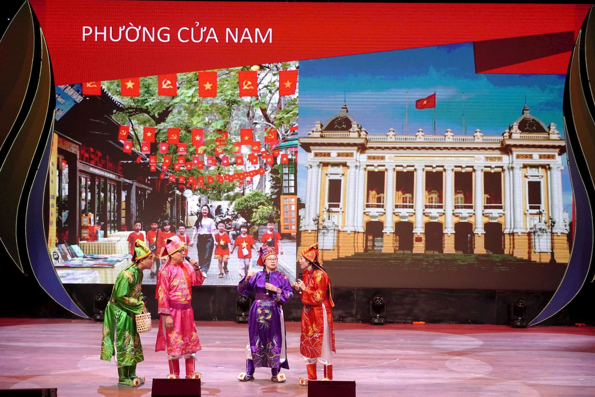 Đồng chí Phó Chủ tịch Công đoàn Phường Phú Thượng cùng các thành viên đội thi "Hoa Sen" đạt giải Nhì cuộc thi tìm hiểu Nghị quyết XVIII Đại hội Đảng Bộ Thành phố Hà Nội- Ảnh 4.