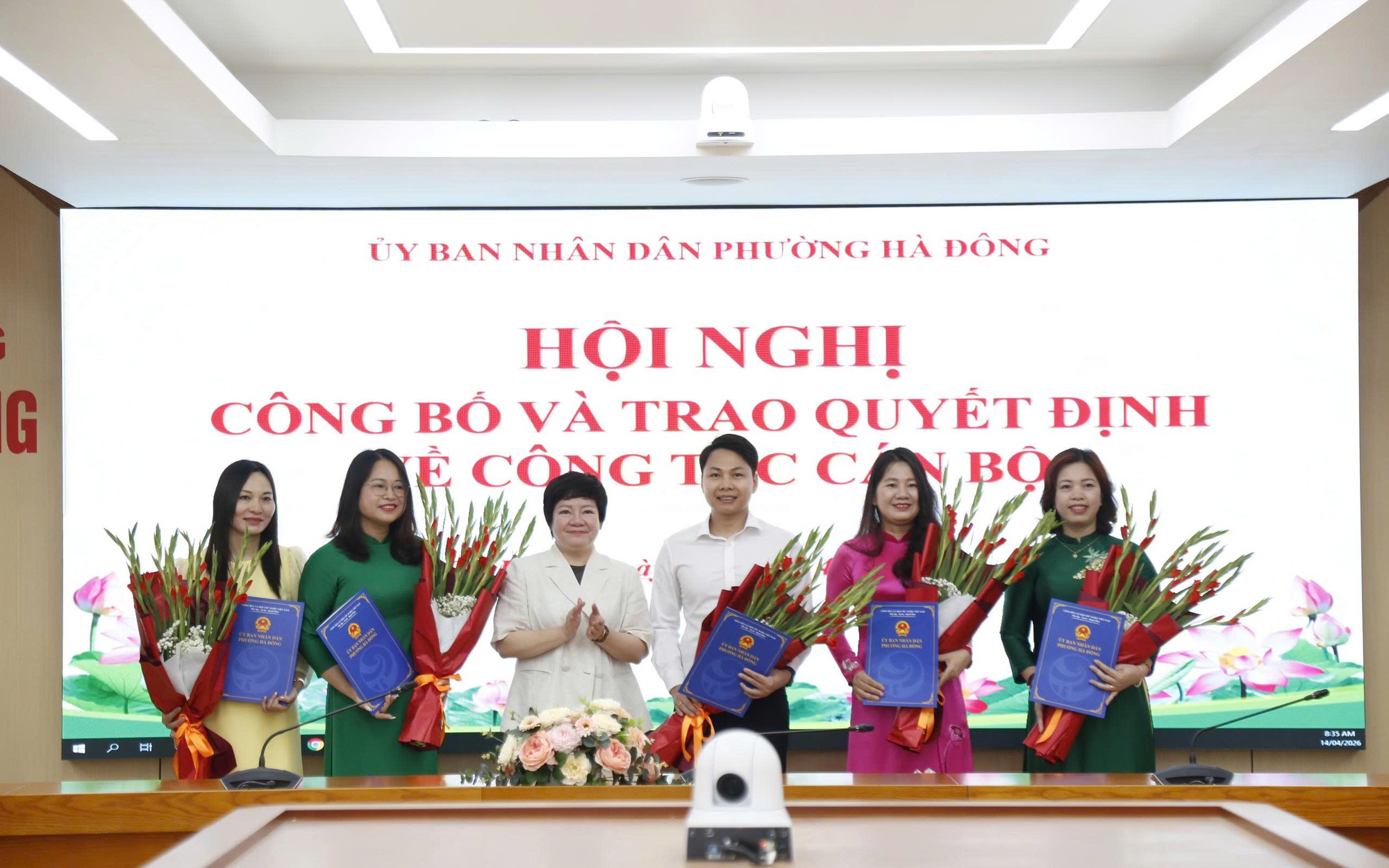 Phường Hà Đông trao quyết định bổ nhiệm, bổ nhiệm lại 5 cán bộ lãnh đạo