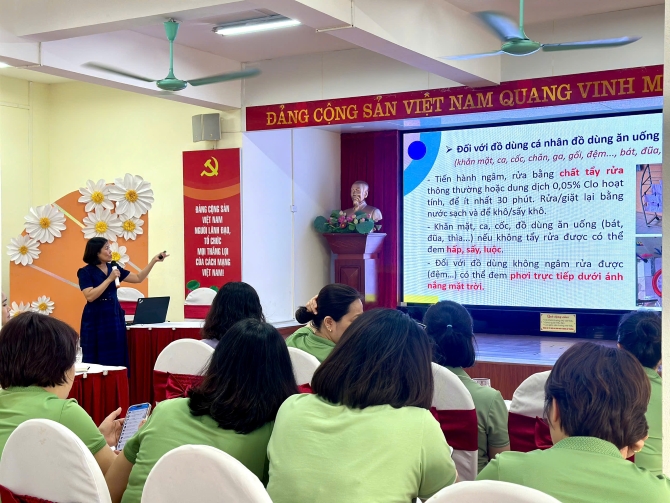 Cập nhật kiến thức về phòng, chống dịch bệnh cho giáo viên Trường Mầm non Việt Triều Hữu nghị- Ảnh 2.