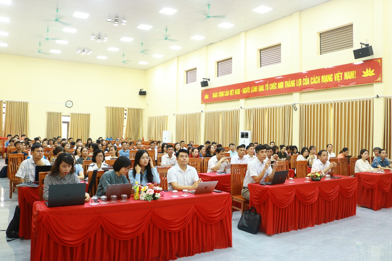 Xã Hồng Sơn tổ chức tập huấn nghiệp vụ sử dụng hệ thống thông tin giải quyết thủ tục hành chính của Đảng- Ảnh 1.