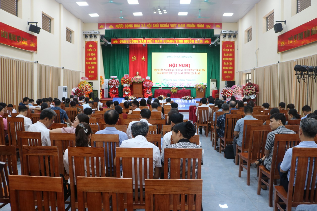 Xã Hồng Sơn tổ chức tập huấn nghiệp vụ sử dụng hệ thống thông tin giải quyết thủ tục hành chính của Đảng- Ảnh 2.