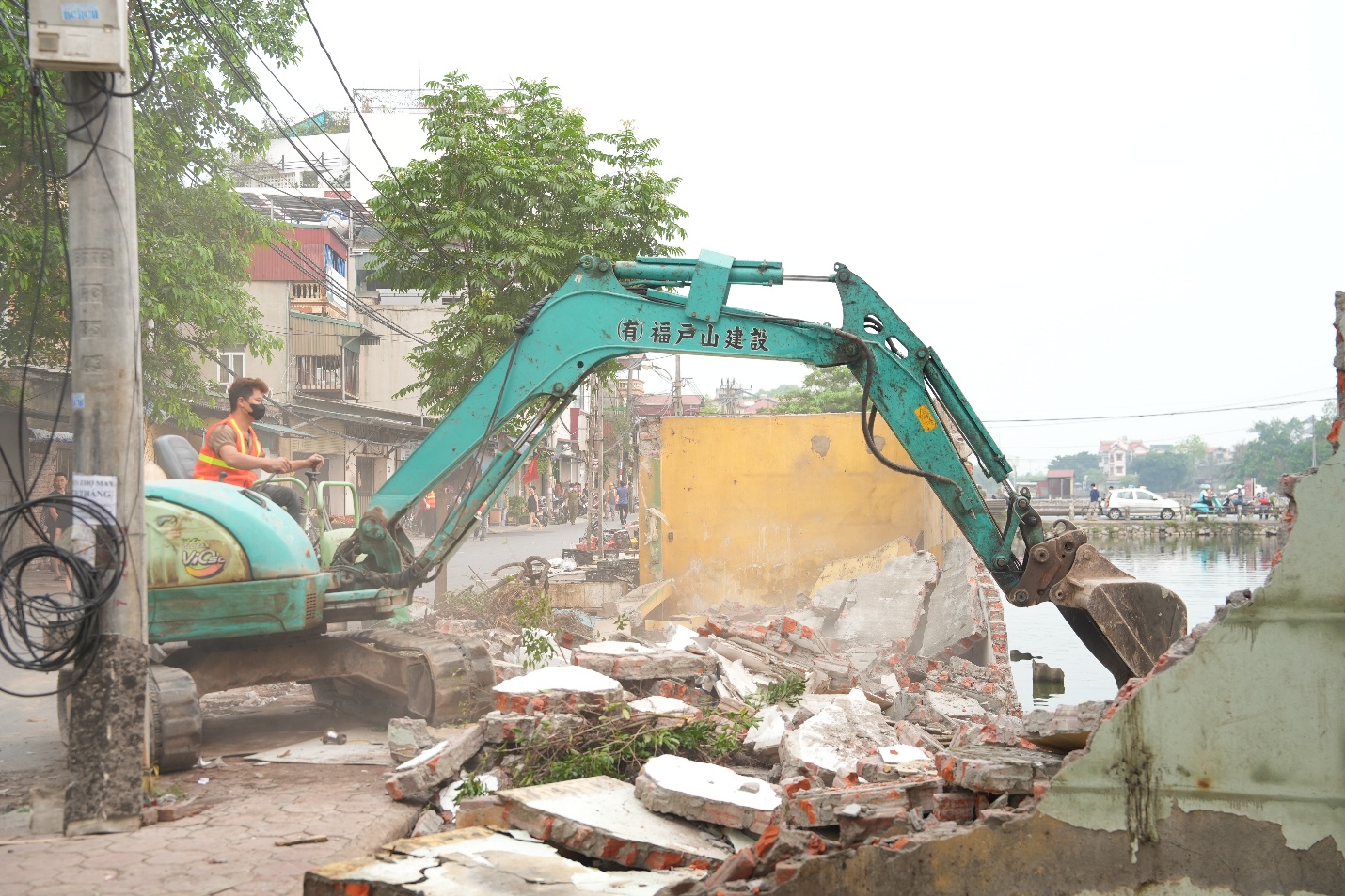 UBND xã Gia Lâm tổ chức cưỡng chế giải tỏa các công trình vi phạm tại thôn Dương Đá và Dương Đanh- Ảnh 2.