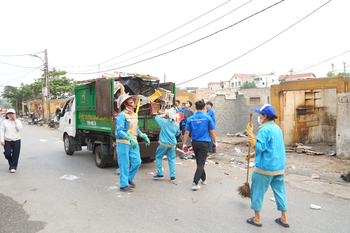 UBND xã Gia Lâm tổ chức cưỡng chế giải tỏa các công trình vi phạm tại thôn Dương Đá và Dương Đanh- Ảnh 3.