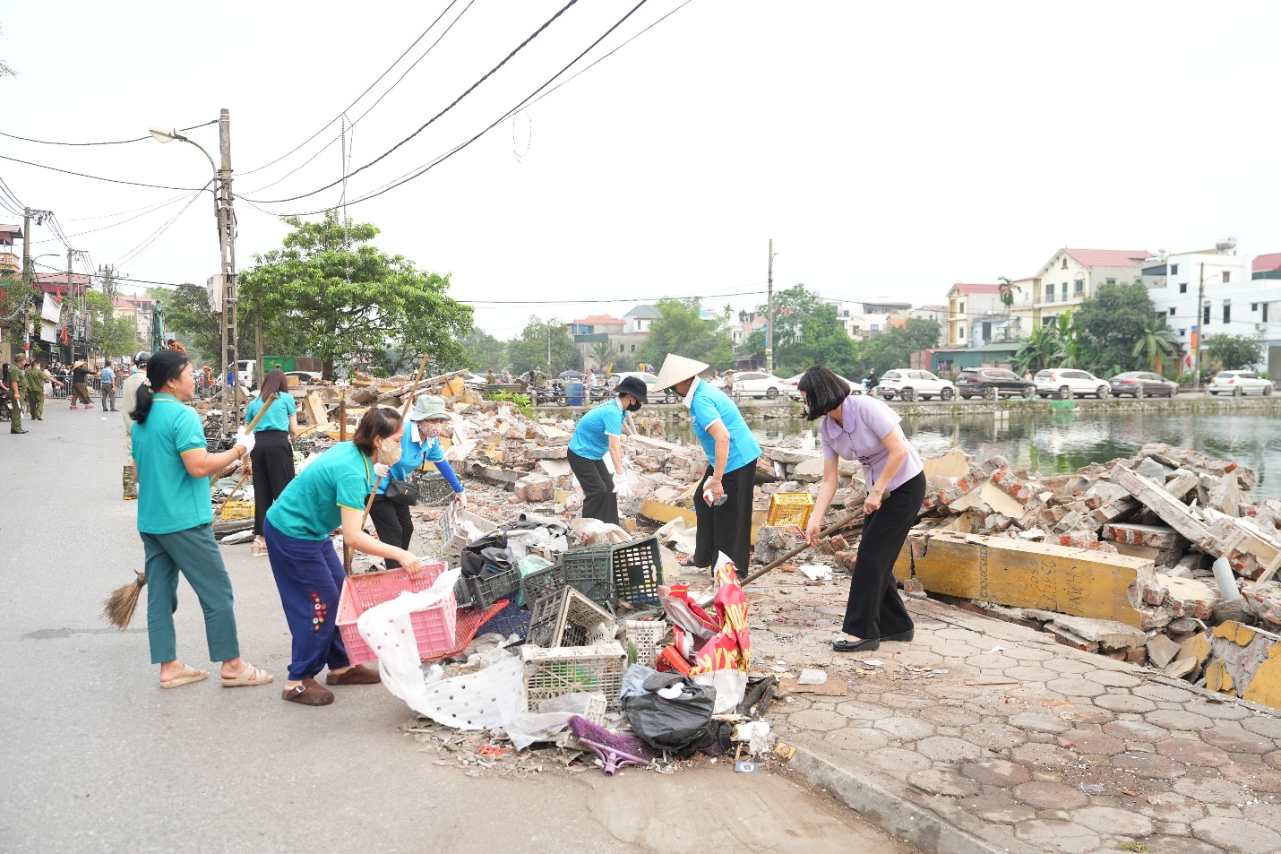 UBND xã Gia Lâm tổ chức cưỡng chế giải tỏa các công trình vi phạm tại thôn Dương Đá và Dương Đanh- Ảnh 4.