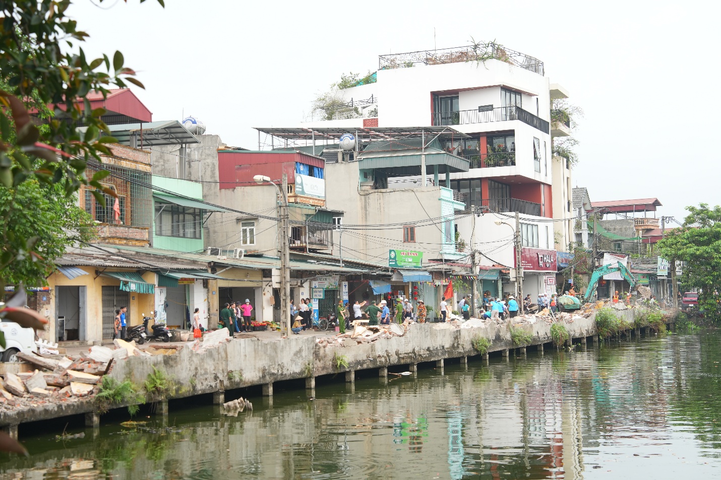 UBND xã Gia Lâm tổ chức cưỡng chế giải tỏa các công trình vi phạm tại thôn Dương Đá và Dương Đanh- Ảnh 5.