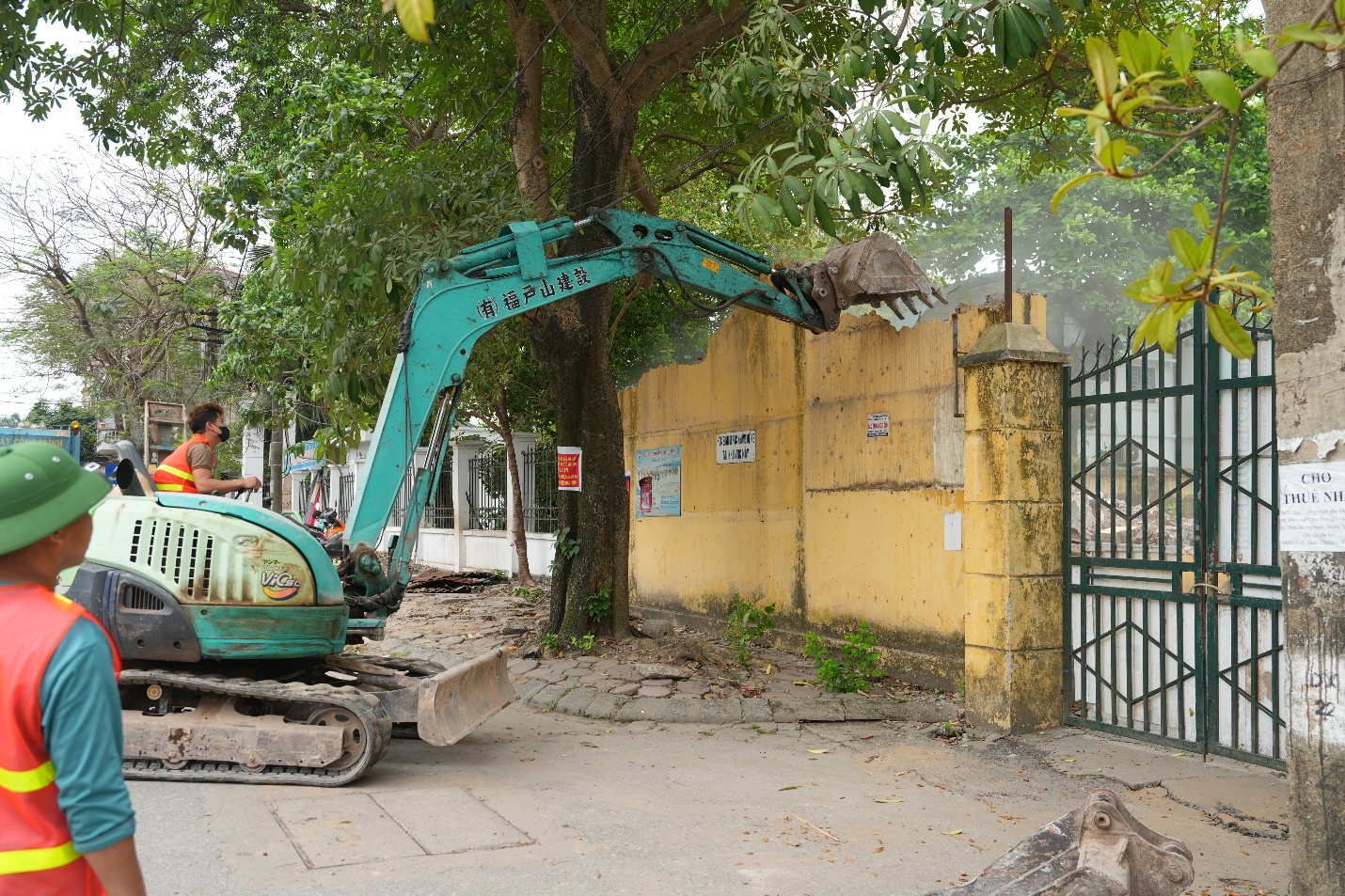 UBND xã Gia Lâm tổ chức cưỡng chế giải tỏa các công trình vi phạm tại thôn Dương Đá và Dương Đanh- Ảnh 6.