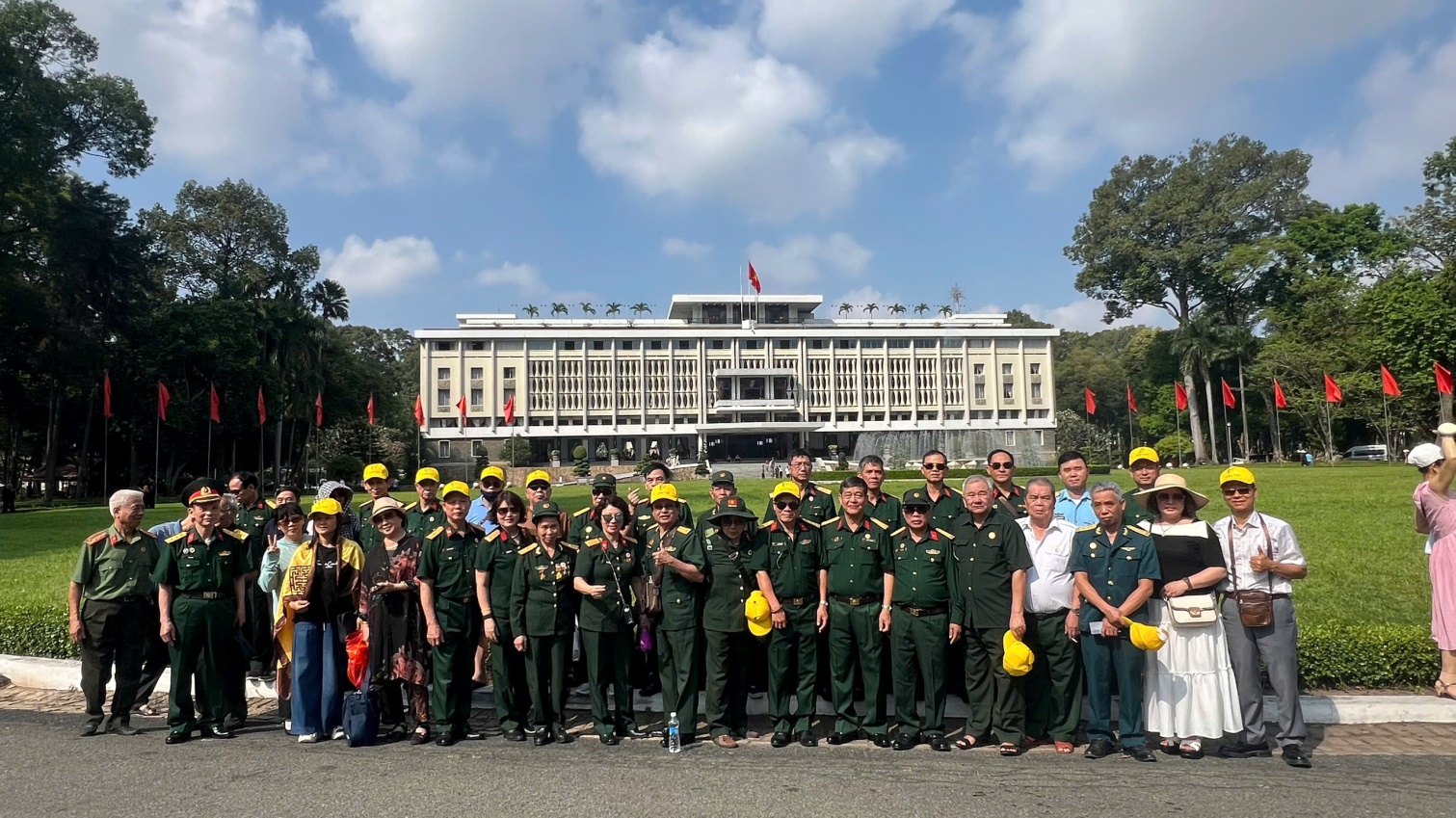 HỘI CỰU CHIẾN BINH PHƯỜNG NGỌC HÀ TỔ CHỨC THÀNH CÔNG CHUYẾN THĂM LẠI CHIẾN TRƯỜNG XƯA- Ảnh 1.