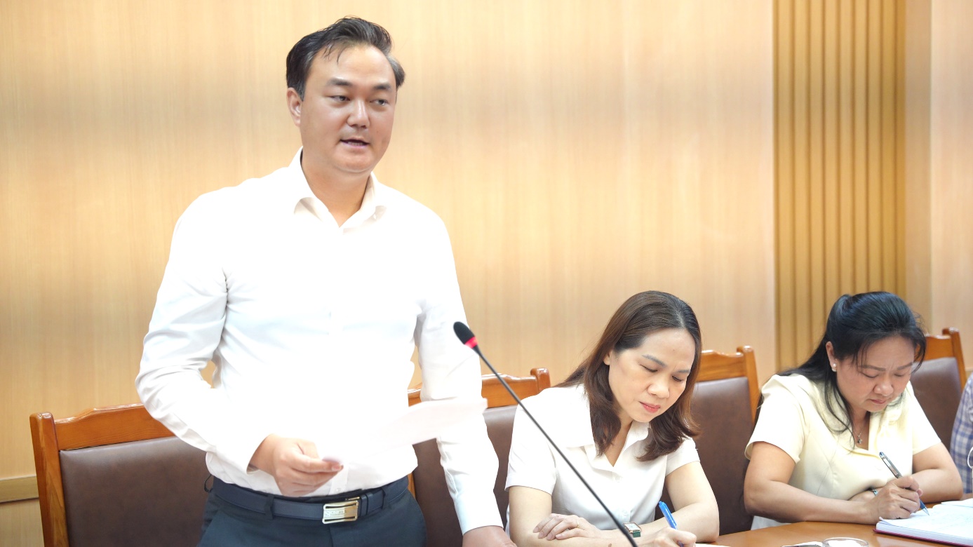 A person standing in front of a microphone  AI-generated content may be incorrect.