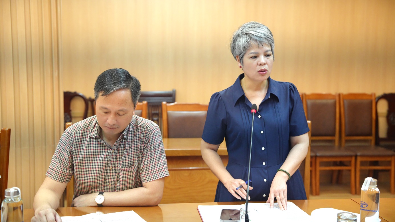 Two people sitting at a table  AI-generated content may be incorrect.